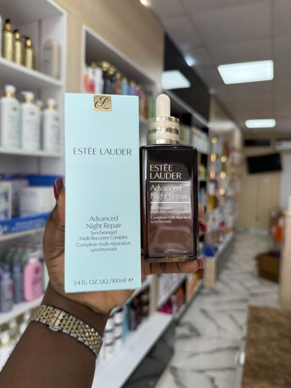 ESTÉE LAUDER Advanced Night Repair Serum
Synchronized Multi-Recovery Complex 100ml - Image 2